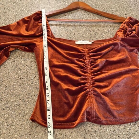 ASTR THE LABEL Vanya Velvet Ruched Sleeve Top - Picture 9 of 10